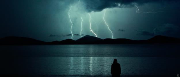 Ga bij donder en bliksem niet het water op Onweer velt elk jaar meerdere slachtoffers: pas op